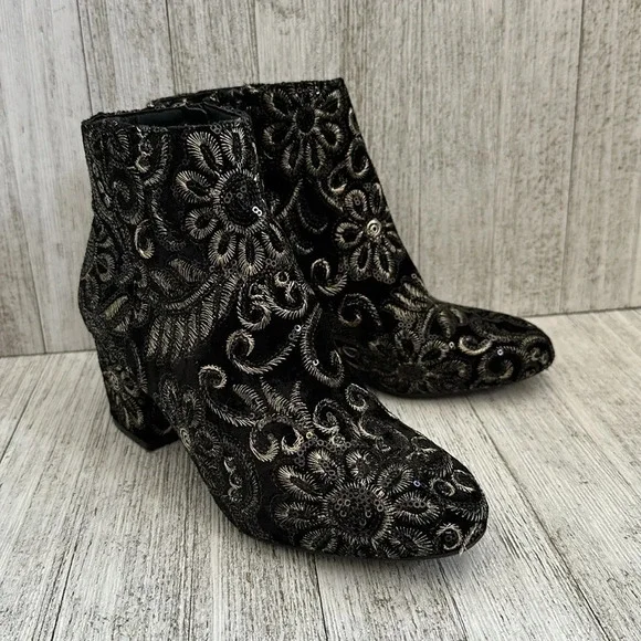 Aldo Women's Black gold  Brocade Block Heel Ankle Boot Size 6.5 M - Picture 5 of 6